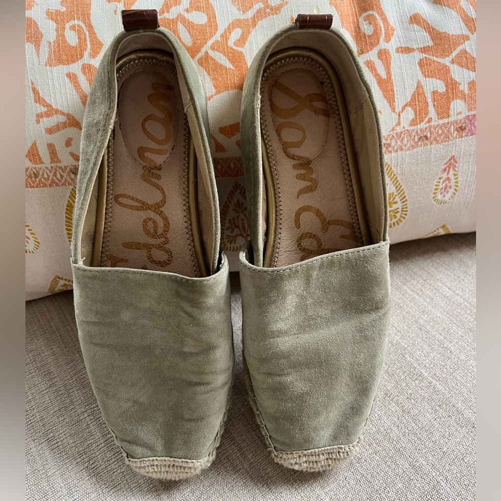 Sam Edelman Khloe Suede Espadrille Flats.
Women’s Size: 8.